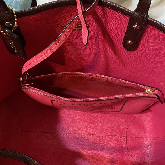 COACH REVERS-ABLE 2 WAY SHOULDER BAG W/ WRISTLER/MAKEUP CASE PRELOVED - Picture 7 of 10